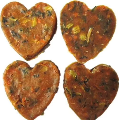 Yalute Salmon and Vegetable in Heart Shape Лакомство для собак, лосось и овощи, 100 г - фото №2
